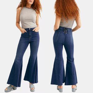 FREE PEOPLE We The Free CRVY Ma Cherie Bell Bottom Jean | 28 | super flare denim